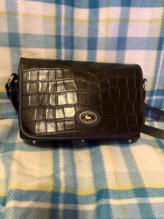 Dooney & Bourke Handbags - Dooney and Bourke Full flap bag